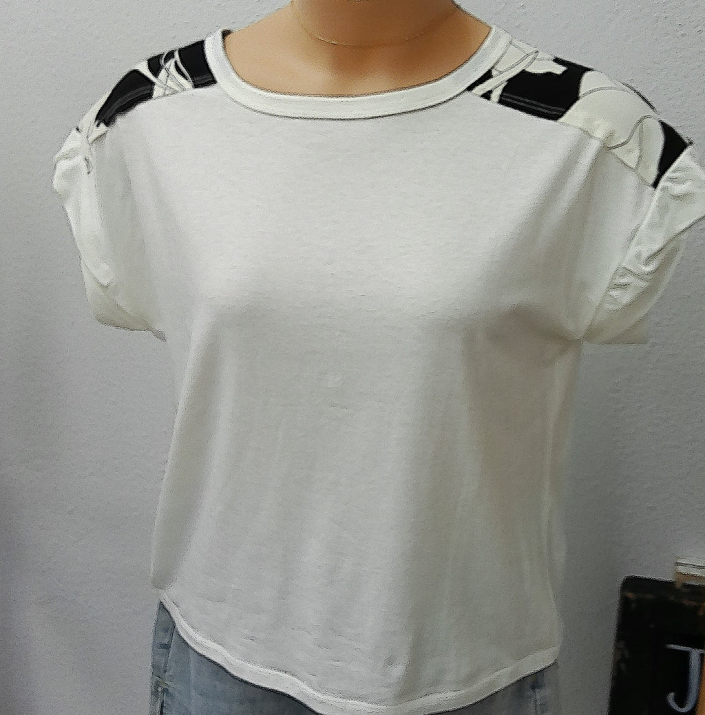 Black AND WHITE FLORAL PRINT TOP