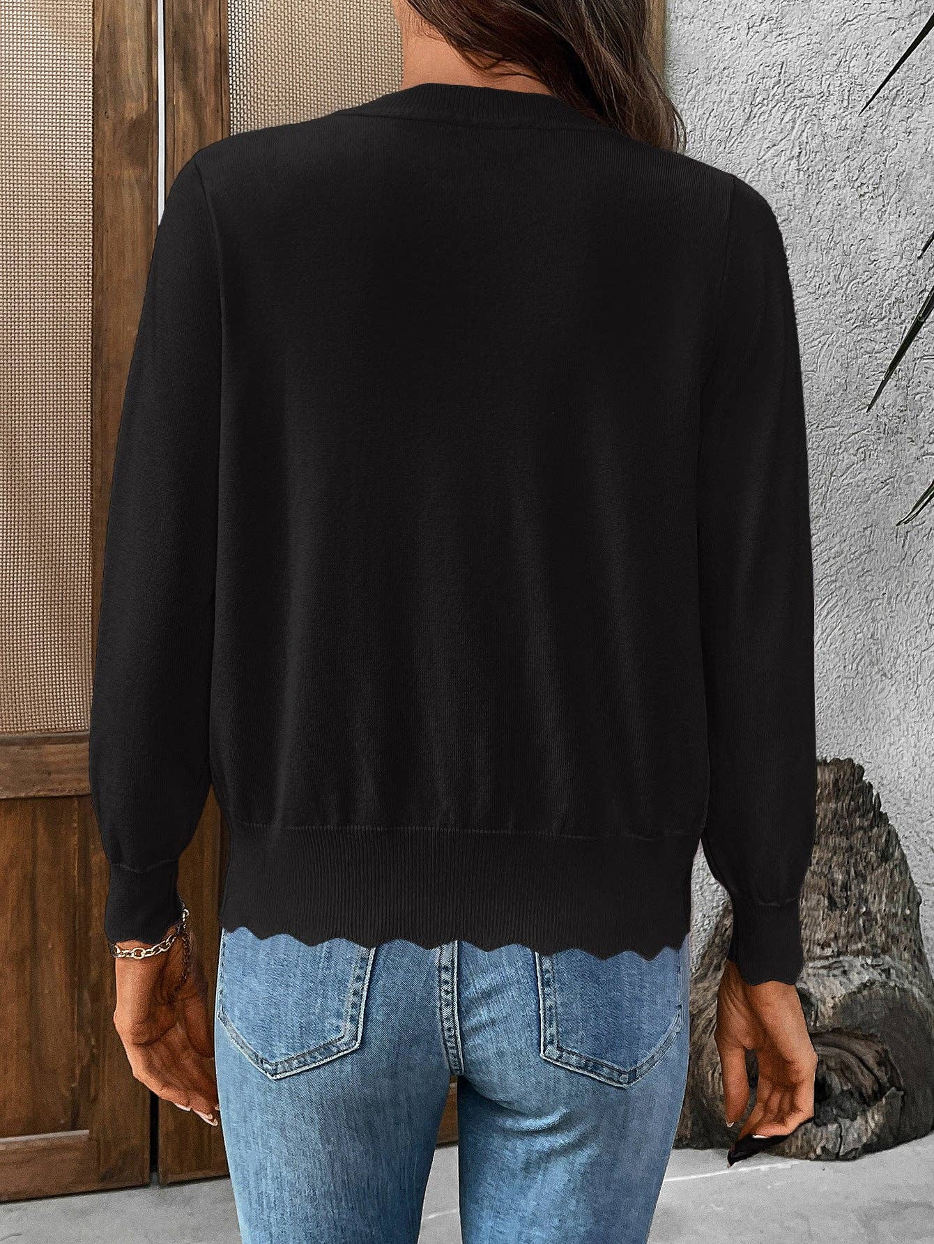 Lightweight V-Neck Scalloped Knit Cardigan for Women: Black / L