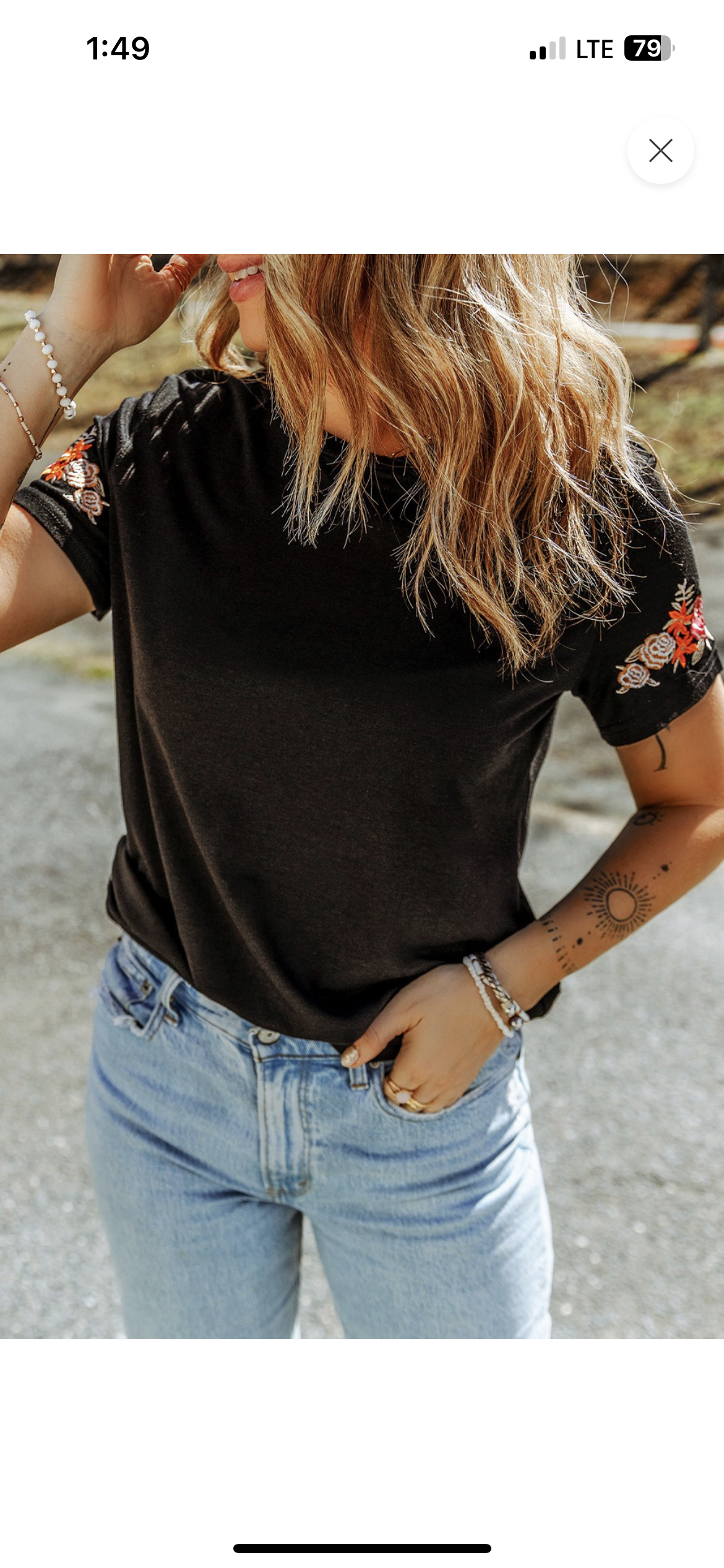 Black flower sleeve tee