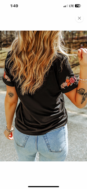 Black flower sleeve tee