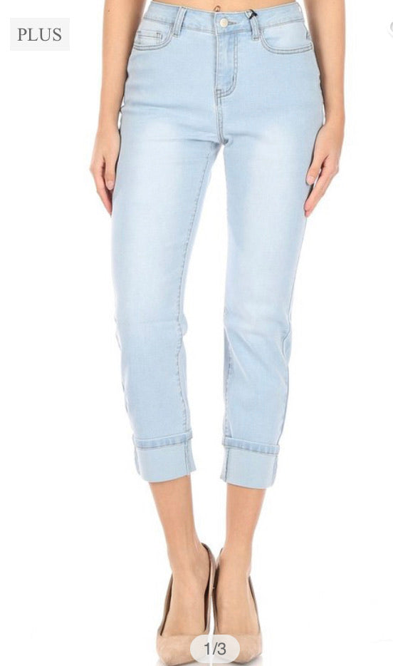HIGH RISE  CROPPED MOM  JEANS